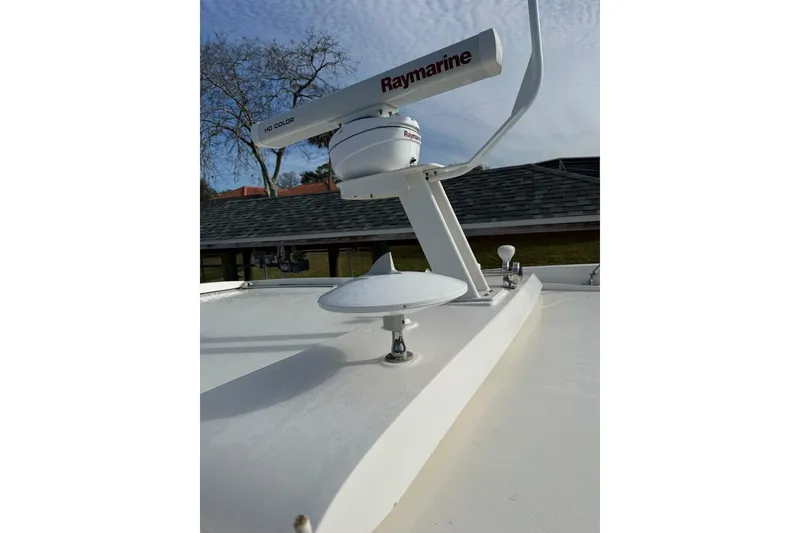 Slide: The Image of Radar equipment on 2016 Sea Ray Sundancer 400 yacht, featuring Raymarine technology. - 23