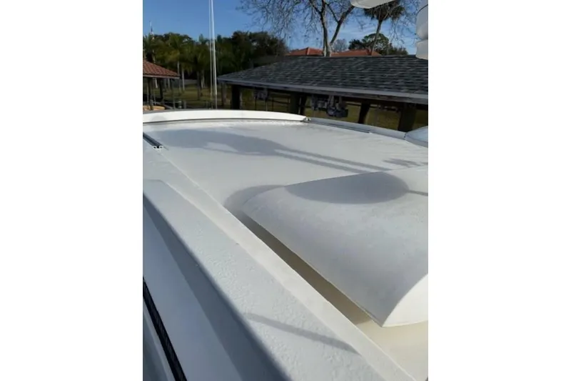 Slide: The Image of 2016 Sea Ray Sundancer 400 boat deck with clear sky and trees in background. - 29