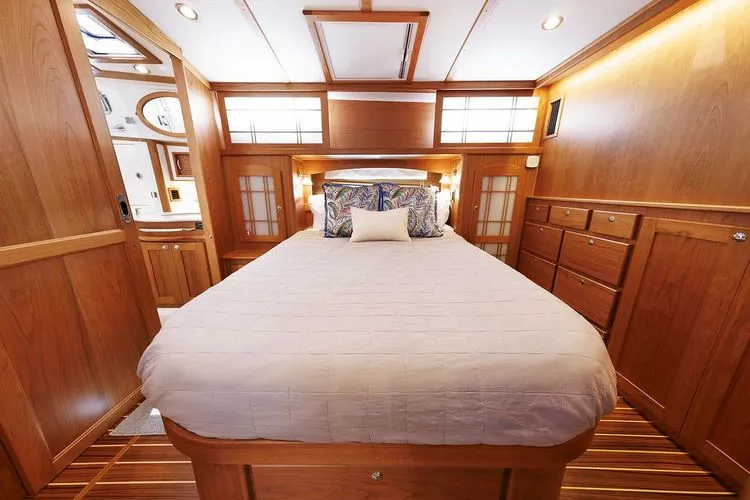 Slide: The Image of 2015 Sabre 48 Salon Express - Image 10 - 10