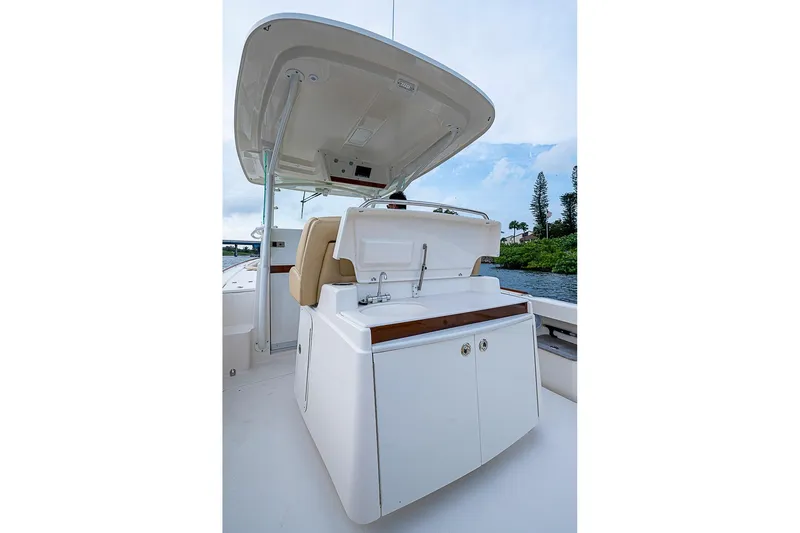 Slide: The Image of 2018 Hunt Yachts 32 Center Console with sleek design and spacious deck area. - 7