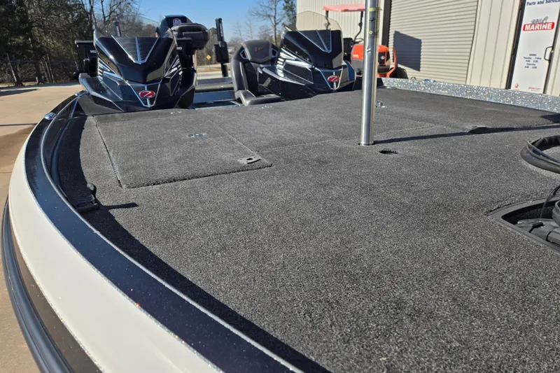 Slide: The Image of 2022 Ranger Z520R boat with spacious deck and sleek design in outdoor setting. - 10