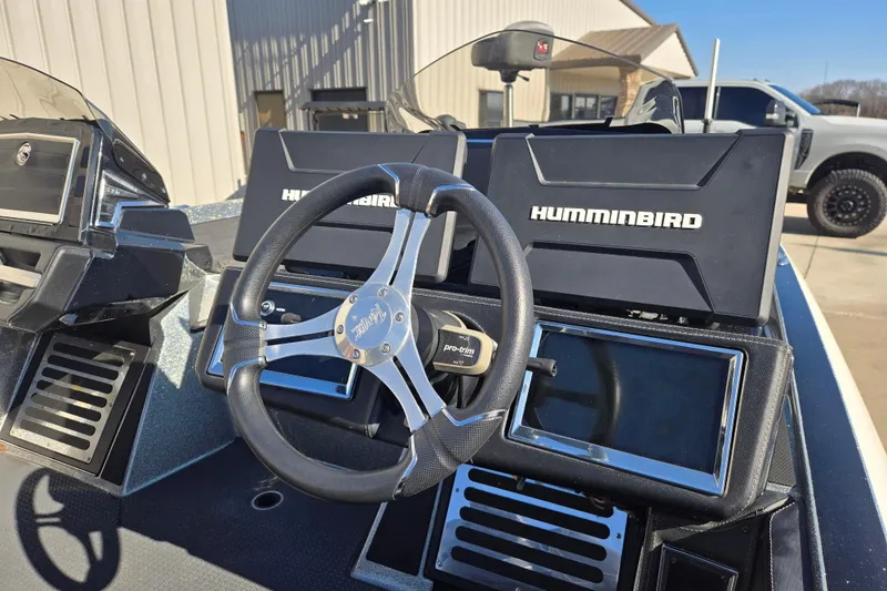 Slide: The Image of 2022 Ranger Z520R boat dashboard with Humminbird electronics and steering wheel. - 11