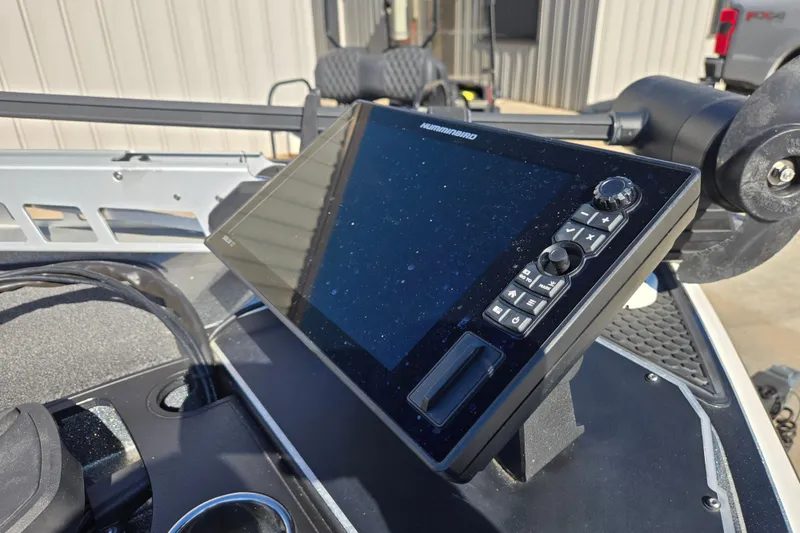 Slide: The Image of Close-up of a 2022 Ranger Z520R boat's control panel with Humminbird display. - 12