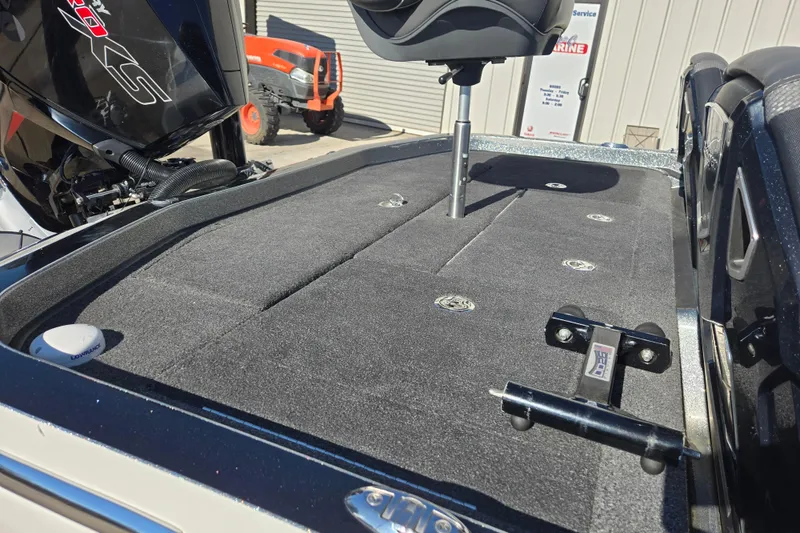 Slide: The Image of 2022 Ranger Z520R boat deck with seating and motor, showcasing fishing setup. - 15