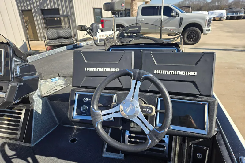 Slide: The Image of 2022 Ranger Z520R boat dashboard with Humminbird electronics and steering wheel. - 17