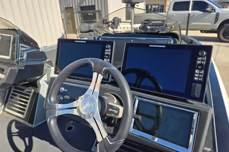 Slide: The Image of 2022 Ranger Z520R boat dashboard with steering wheel and dual Humminbird displays. - 19