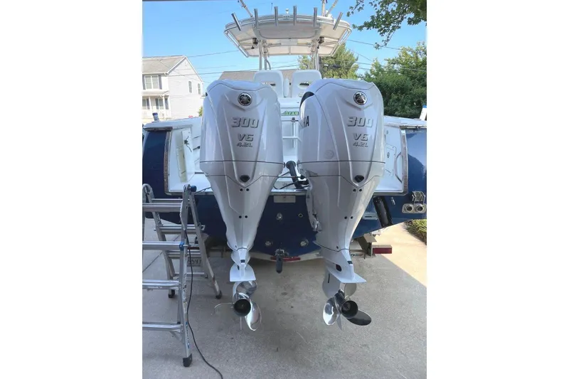 Slide: The Image of 2005 Southport 28 Center Console with twin Yamaha 300 V6 outboard engines. - 14