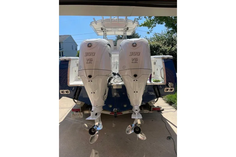 Slide: The Image of 2005 Southport 28 Center Console with twin Yamaha 300 V6 outboard engines. - 22