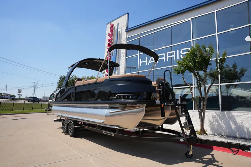Slide: The Image of Harris Grand Mariner 250 2026 - 1