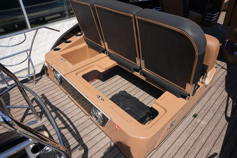 Slide: The Image of Harris Grand Mariner 250 2026 - 14