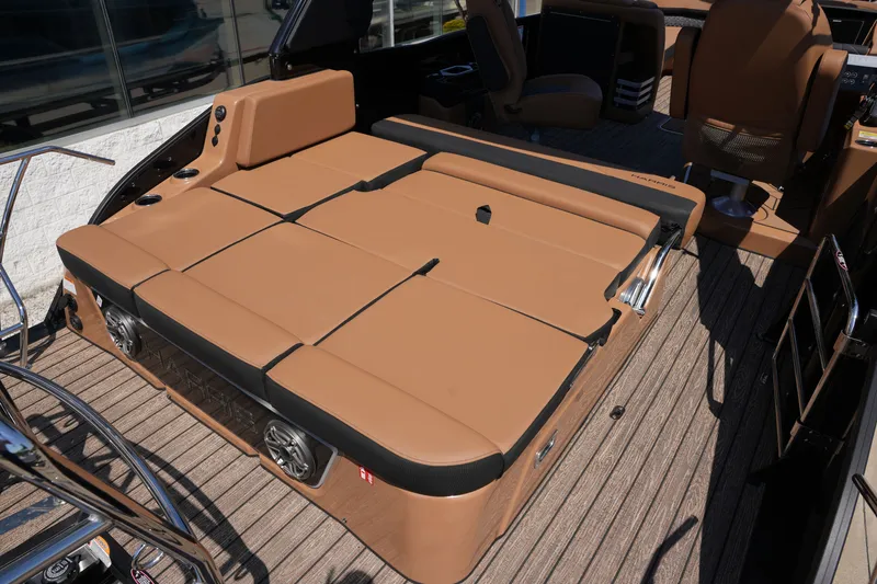 Slide: The Image of Harris Grand Mariner 250 2026 - 16