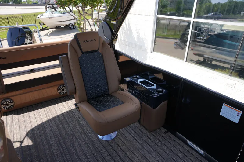 Slide: The Image of Harris Grand Mariner 250 2026 - 21