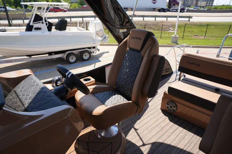 Slide: The Image of Harris Grand Mariner 250 2026 - 24