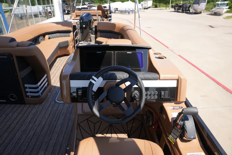 Slide: The Image of Harris Grand Mariner 250 2026 - 26