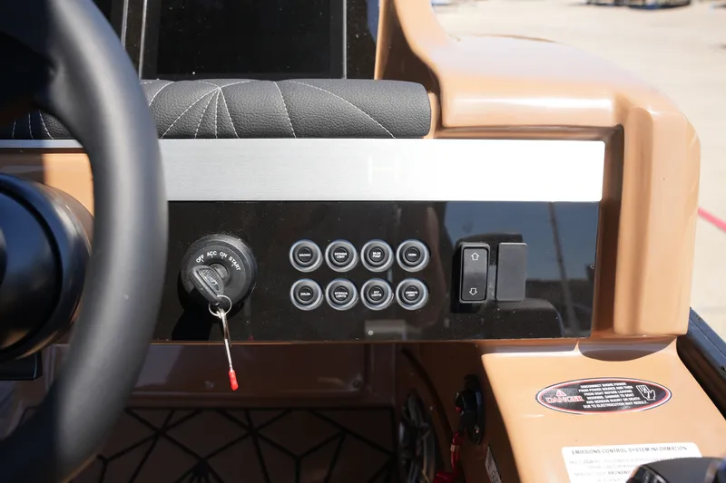 Slide: The Image of Harris Grand Mariner 250 2026 - 29