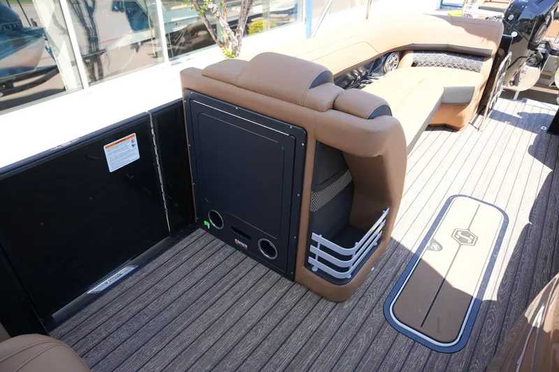 Slide: The Image of Harris Grand Mariner 250 2026 - 31