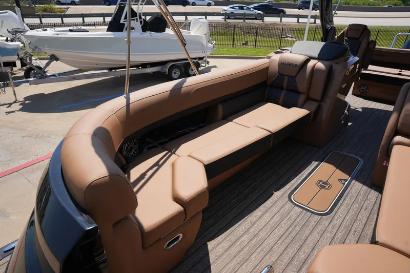 Slide: The Image of Harris Grand Mariner 250 2026 - 36