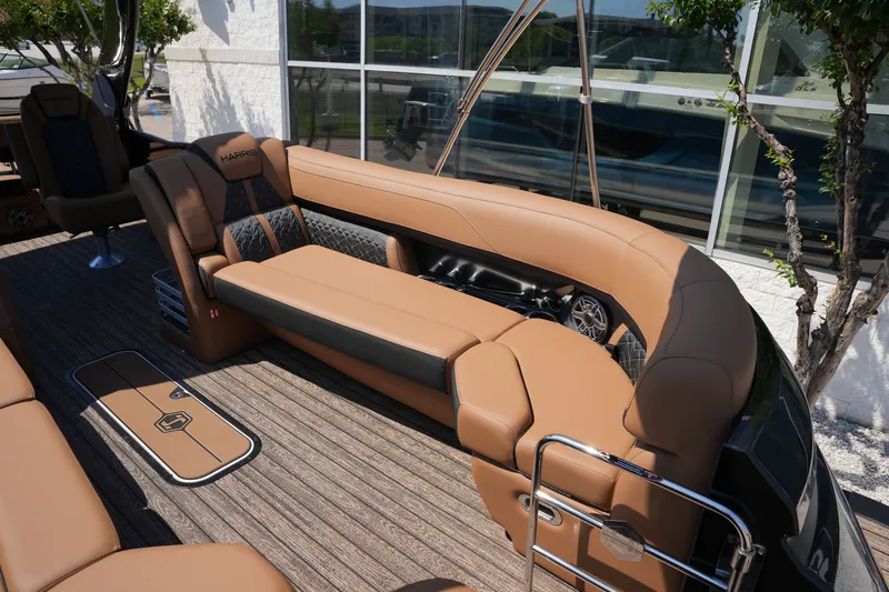 Slide: The Image of Harris Grand Mariner 250 2026 - 37