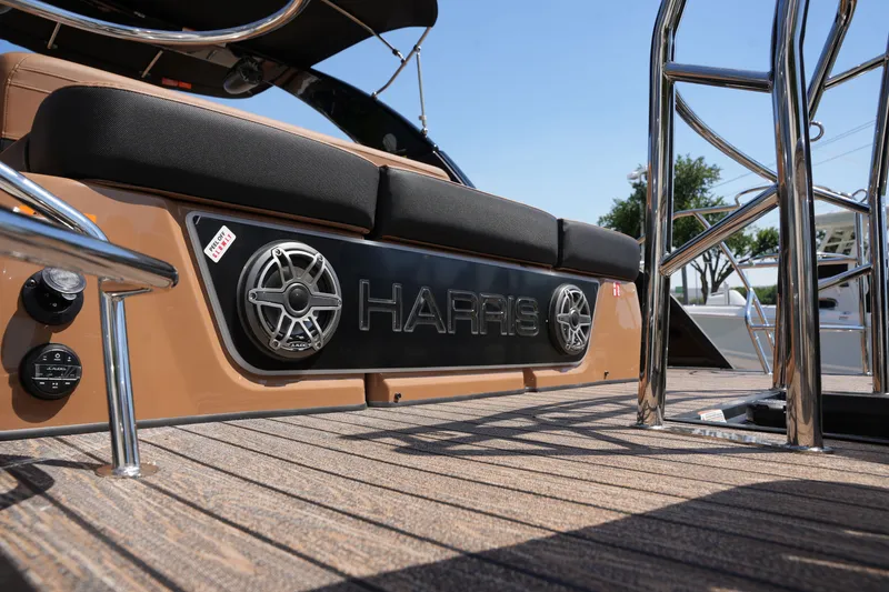 Slide: The Image of Harris Grand Mariner 250 2026 - 5