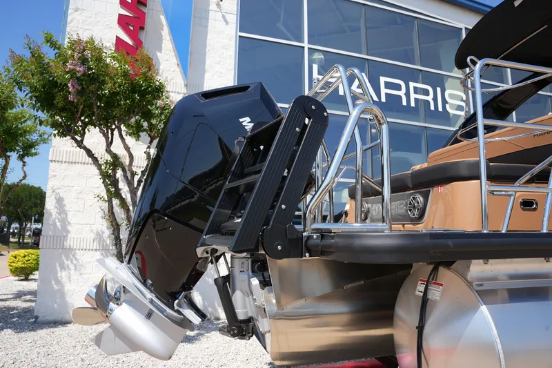 Slide: The Image of Harris Grand Mariner 250 2026 - 8