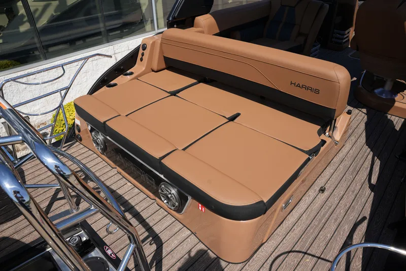 Slide: The Image of Harris Grand Mariner 250 2026 - 11