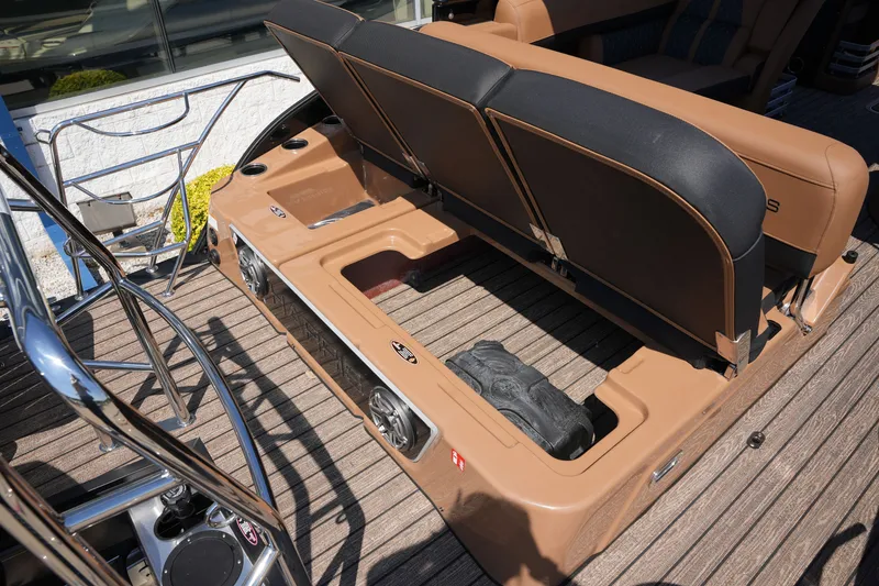 Slide: The Image of Harris Grand Mariner 250 2026 - 12