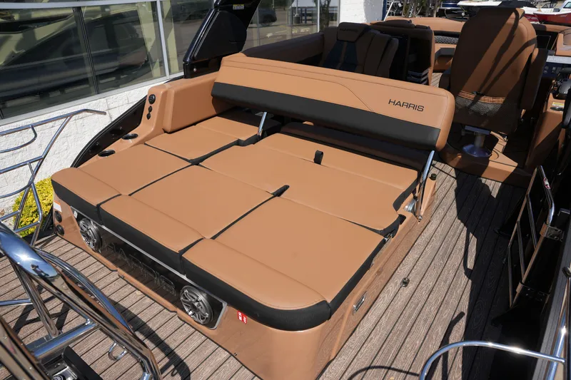 Slide: The Image of Harris Grand Mariner 250 2026 - 13