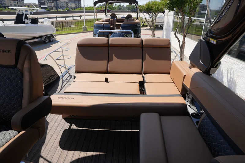 Slide: The Image of Harris Grand Mariner 250 2026 - 16