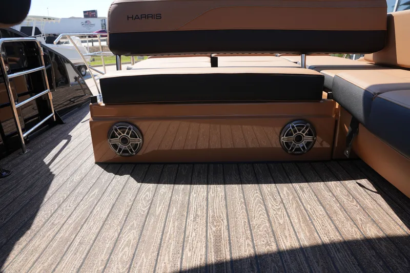 Slide: The Image of Harris Grand Mariner 250 2026 - 17