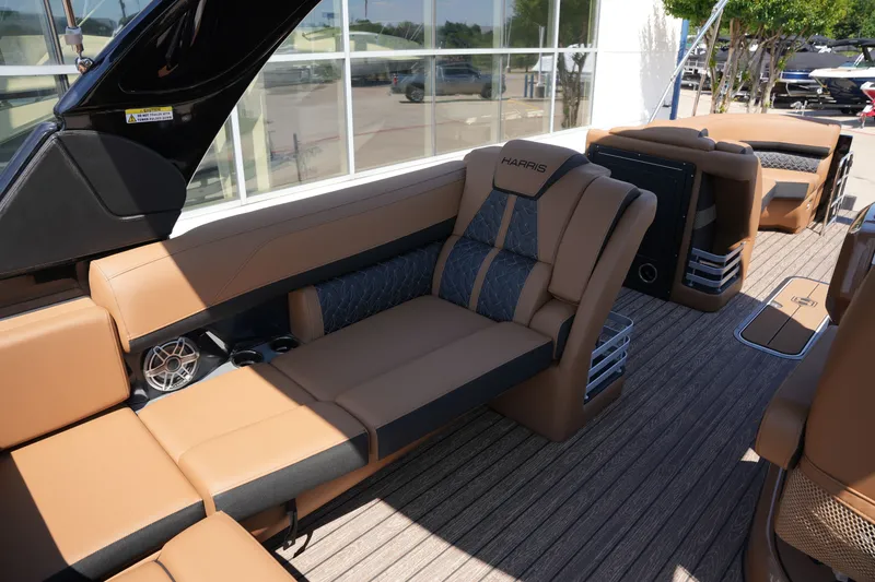 Slide: The Image of Harris Grand Mariner 250 2026 - 18