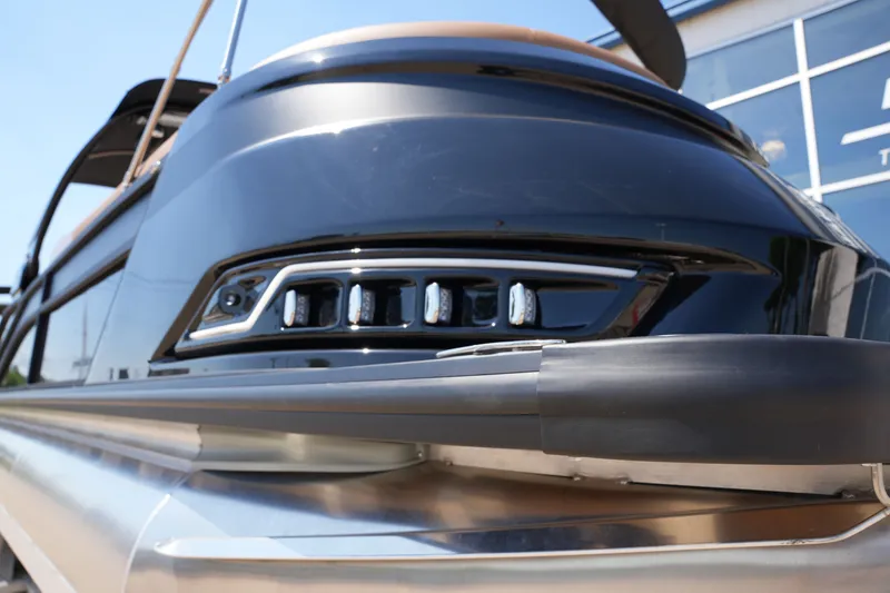 Slide: The Image of Harris Grand Mariner 250 2026 - 2