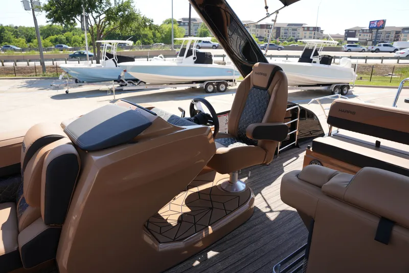 Slide: The Image of Harris Grand Mariner 250 2026 - 20