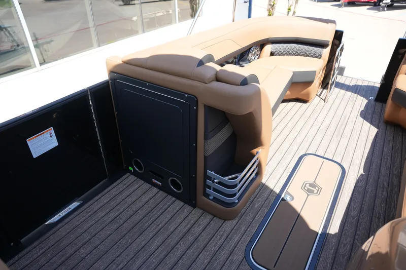 Slide: The Image of Harris Grand Mariner 250 2026 - 28