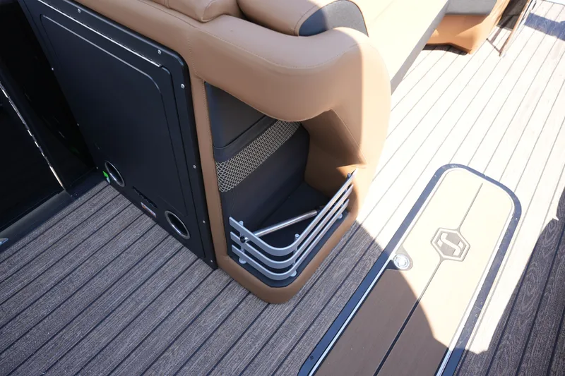 Slide: The Image of Harris Grand Mariner 250 2026 - 30