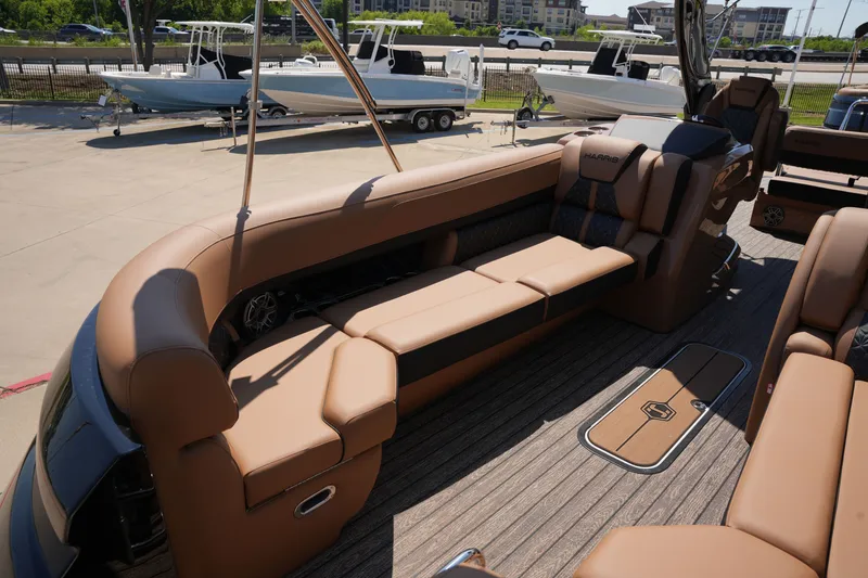 Slide: The Image of Harris Grand Mariner 250 2026 - 33