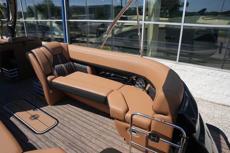 Slide: The Image of Harris Grand Mariner 250 2026 - 34