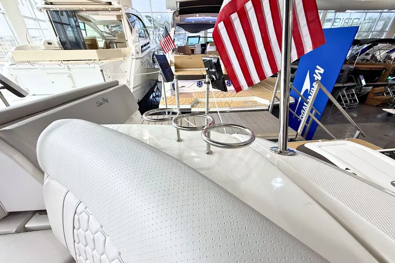 Slide: The Image of Sea Ray Sundancer 320 2026 - 8