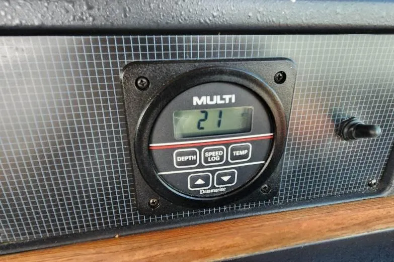 Slide: The Image of Digital gauge on 1988 Sea Ray 390 Express Cruiser dashboard displaying "21". - 15