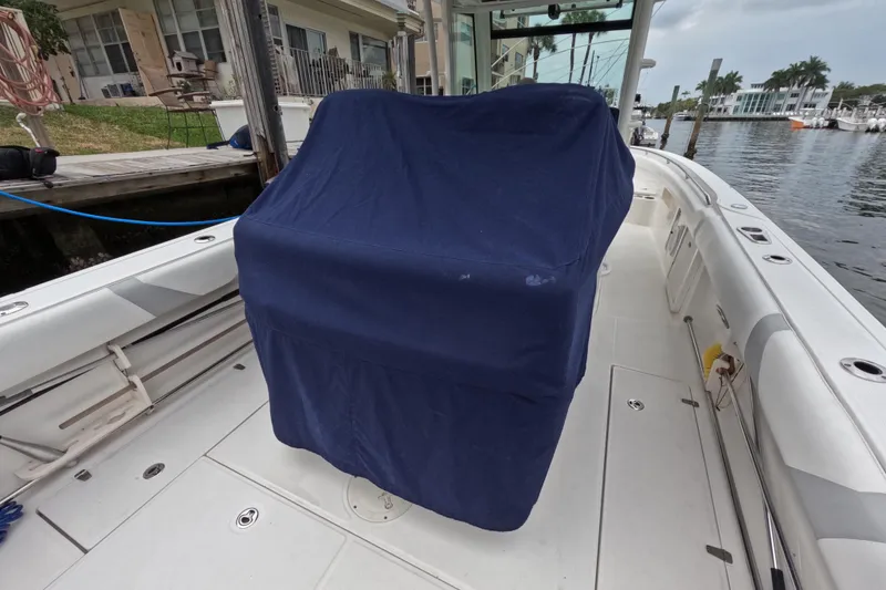 Slide: The Image of Garmin display on 2013 Boston Whaler 320 Outrage boat dashboard showing 190 meters. - 19