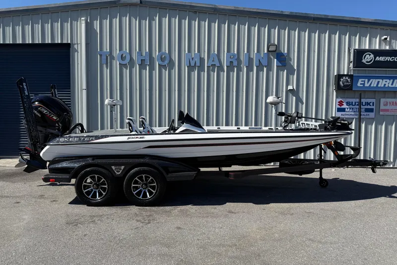 The Image of 2026 Skeeter FXR20 Apex boat at Toho Marine dealership, side view. - 0