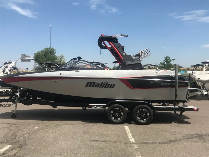 Slide: The Image of Malibu Wakesetter 22 MXZ 2019 - 13