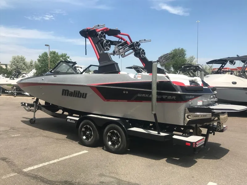 Slide: The Image of Malibu Wakesetter 22 MXZ 2019 - 15