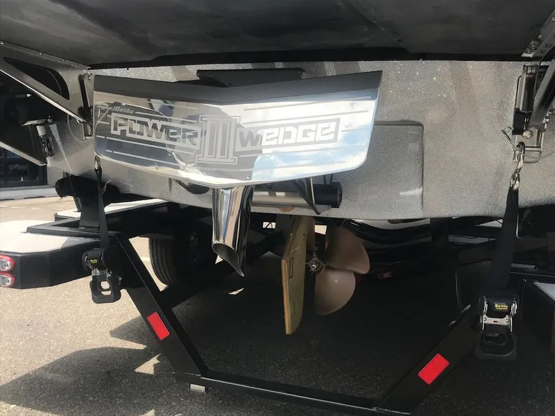 Slide: The Image of Malibu Wakesetter 22 MXZ 2019 - 18