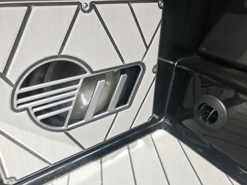 Slide: The Image of Malibu Wakesetter 22 MXZ 2019 - 21