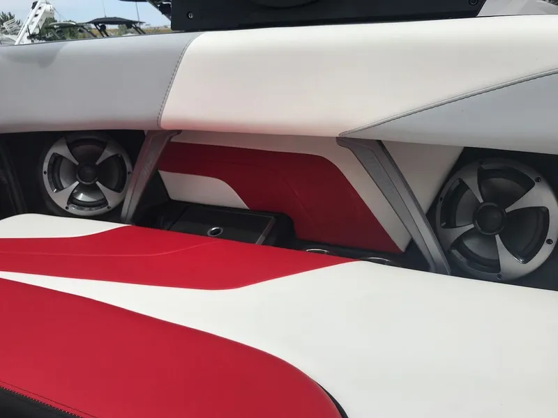 Slide: The Image of Malibu Wakesetter 22 MXZ 2019 - 8