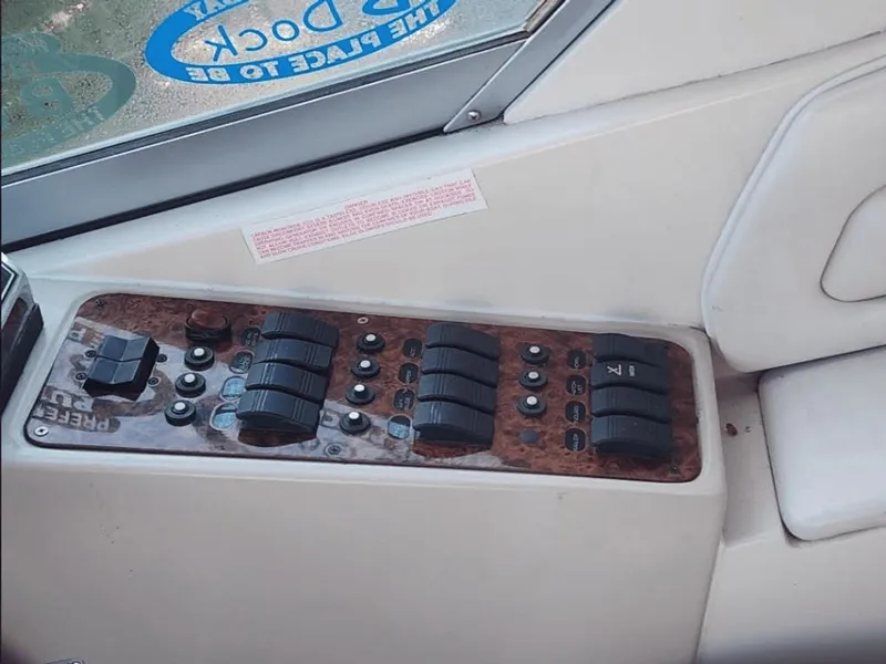 Slide: The Image of Regal Commodore 322 1995 - 4