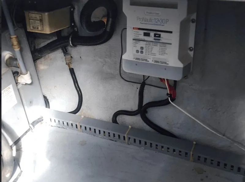 Slide: The Image of Regal Commodore 322 1995 - 8