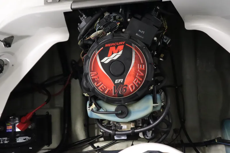 Slide: The Image of 2001 Sea-Doo Challenger 1800 engine, Mercury M² Jet Drive V6 EFI, detailed view. - 30