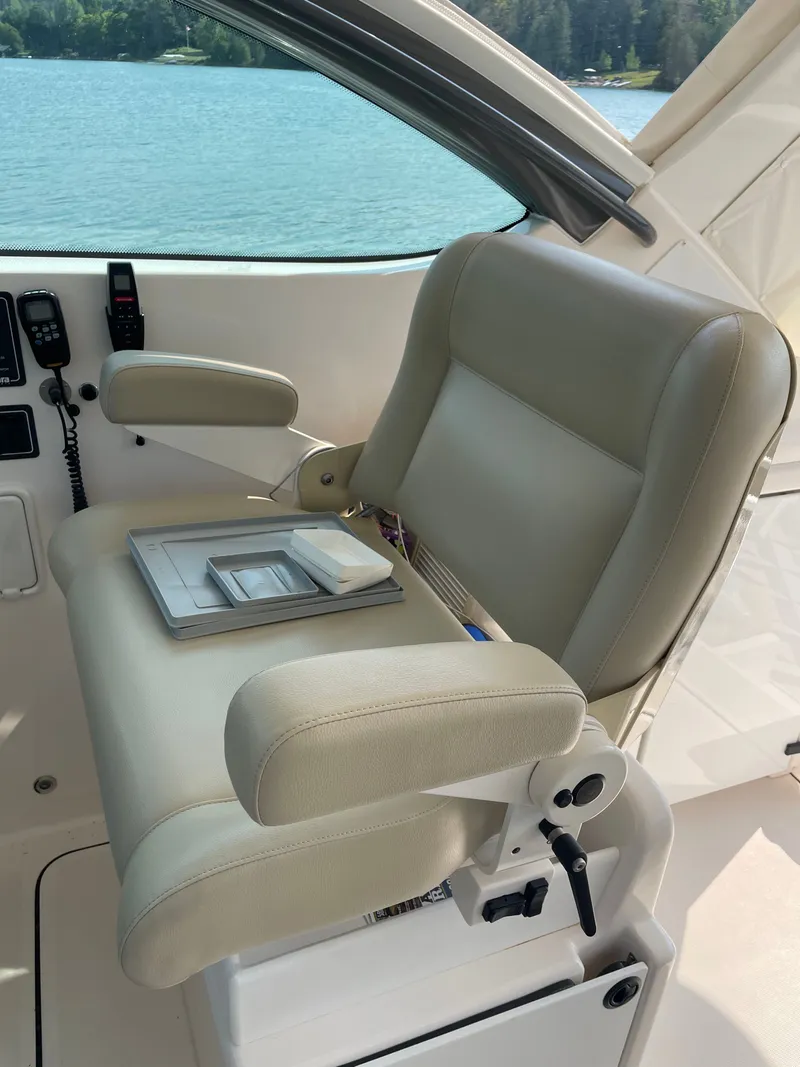 Slide: The Image of Tiara 4200 Open 2004 - 10