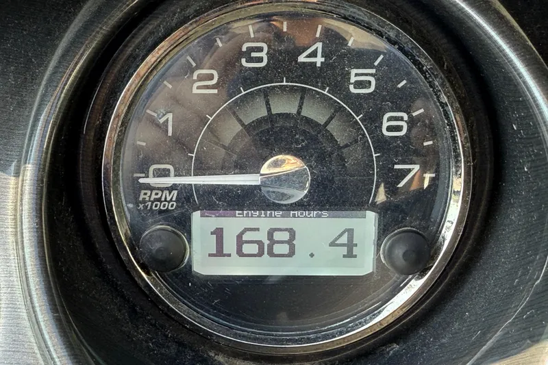 Slide: The Image of Tachometer of 2018 Monterey 278 SSC showing 168.4 engine hours. - 20